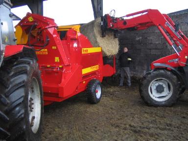 Teagle Tomahawk being loaded at Cornhills farm